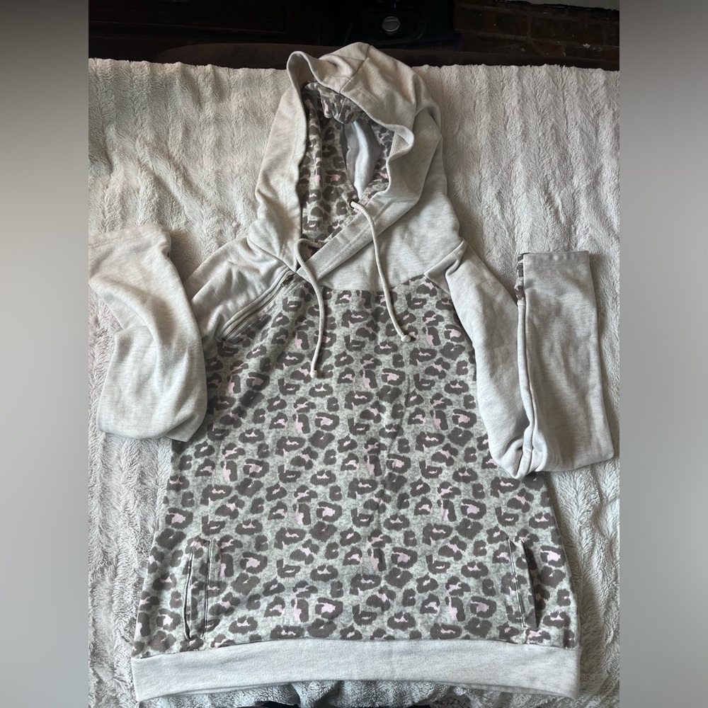 Vanilla bay woman’s leopard print hoodie